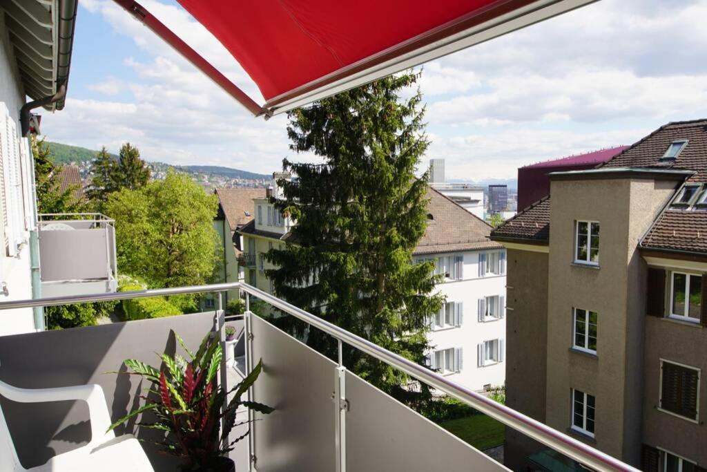 Turicum Apartment Mit Balkon Und Parkplatz Zürich Exteriör bild